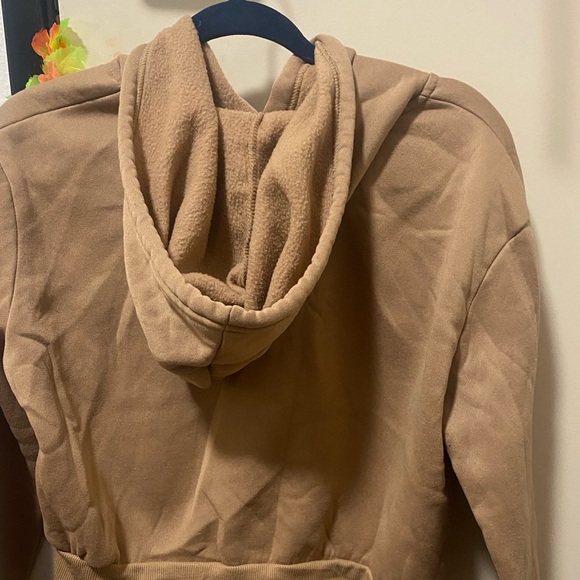 Cropped Cozy Hoodie || Conductive Inner Material || Warm & Simple - Picture 5 of 7